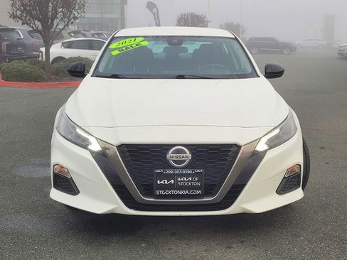 Used 2021 Nissan Altima 2.5 SR image 2