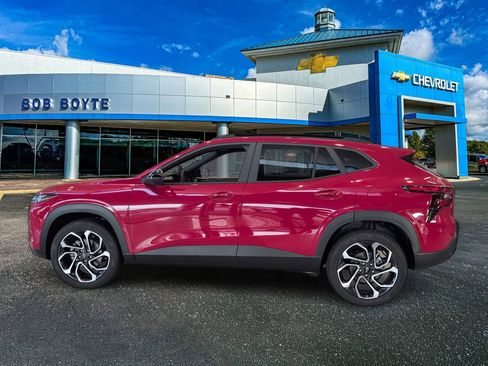 New 2026 Chevrolet Trax RS w/ Driver Confidence Package FWD image 2
