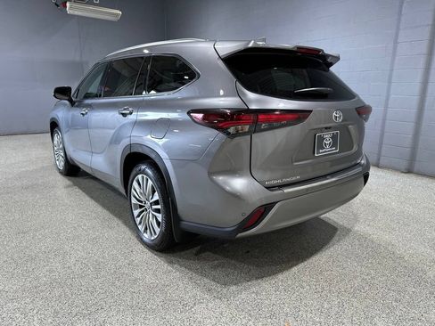 Certified 2026 Toyota Highlander Platinum AWD/4WD image 6