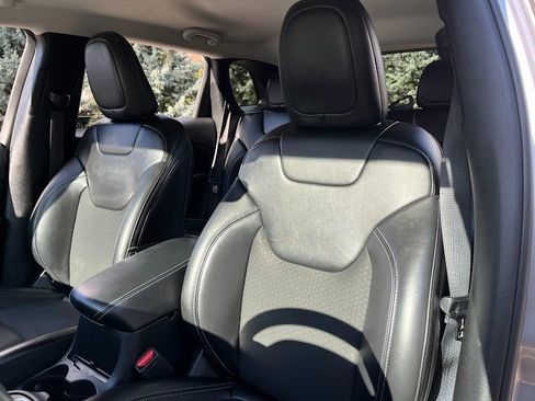 Used 2019 Jeep Cherokee Latitude Plus w/ Comfort/Convenience Group image 9