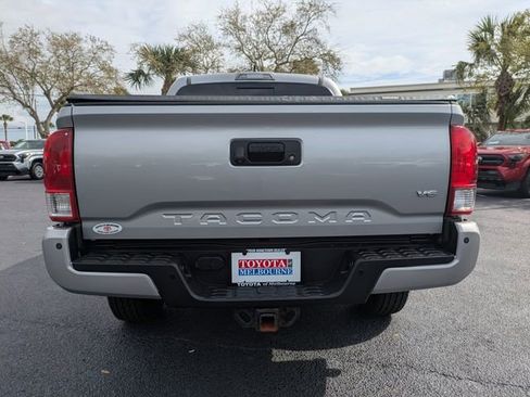 Used 2017 Toyota Tacoma TRD Off-Road w/ Premium & Technology Package image 5