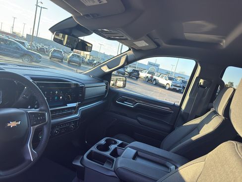 Used 2024 Chevrolet Silverado 1500 LT image 26