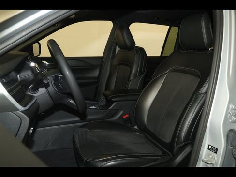 Used 2024 Jeep Grand Cherokee Altitude AWD/4WD image 22