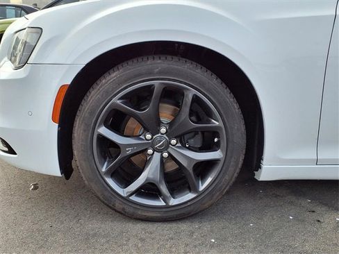 Used 2022 Chrysler 300 S image 8