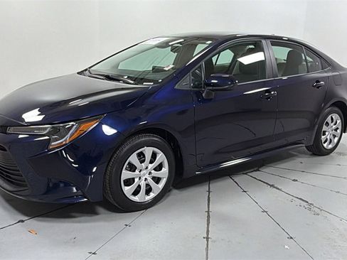 Certified 2025 Toyota Corolla LE image 1