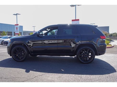 Used 2018 Jeep Grand Cherokee Altitude RWD image 6