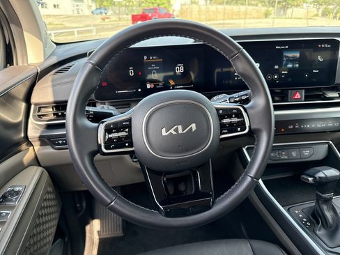 Used 2026 Kia Carnival FWD image 11
