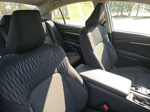 Used 2025 Toyota Camry LE image 9