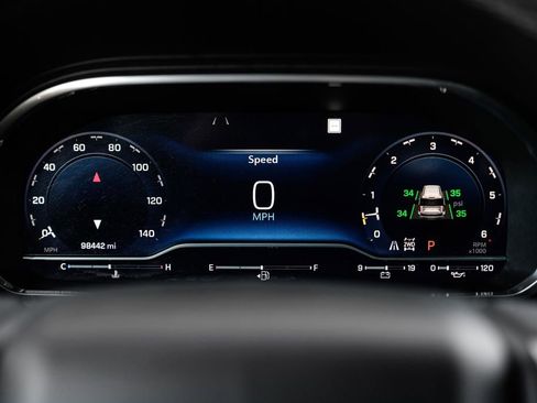 Used 2022 Chevrolet Suburban LT w/ Luxury Package image 19