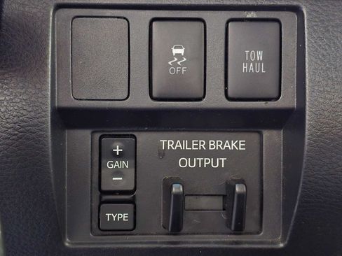 Used 2017 Toyota Tundra SR5 w/ TRD Off Road Package AWD/4WD image 18