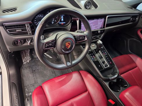 Certified 2022 Porsche Macan AWD/4WD image 4
