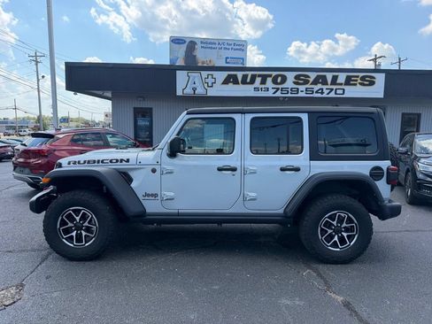 Used 2024 Jeep Wrangler Unlimited Rubicon AWD/4WD image 8