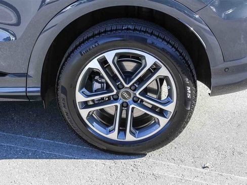 Used 2025 Audi Q5 Premium w/ Convenience Package image 10