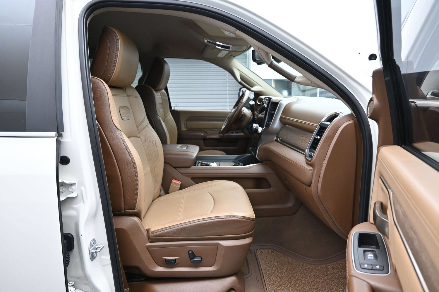 Used 2022 RAM 3500 Limited AWD/4WD image 13