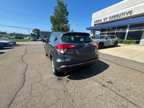 Used 2019 Honda HR-V LX image 10