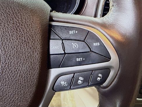Used 2018 Jeep Grand Cherokee Overland image 15