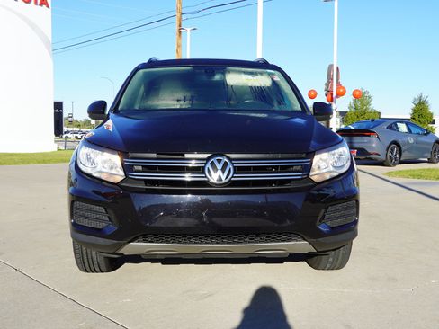 Used 2017 Volkswagen Tiguan S image 3