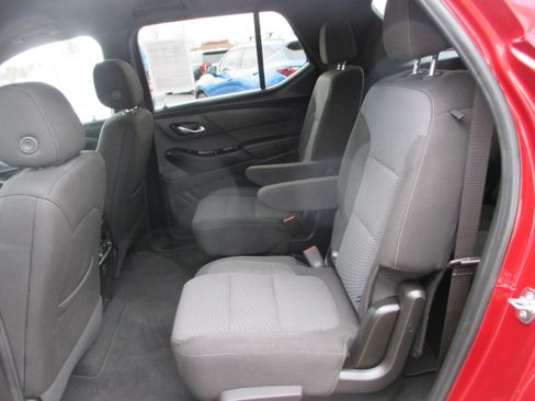 Used 2023 Chevrolet Traverse LT image 11