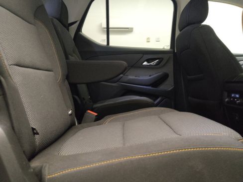 Used 2021 Chevrolet Traverse LT FWD image 19