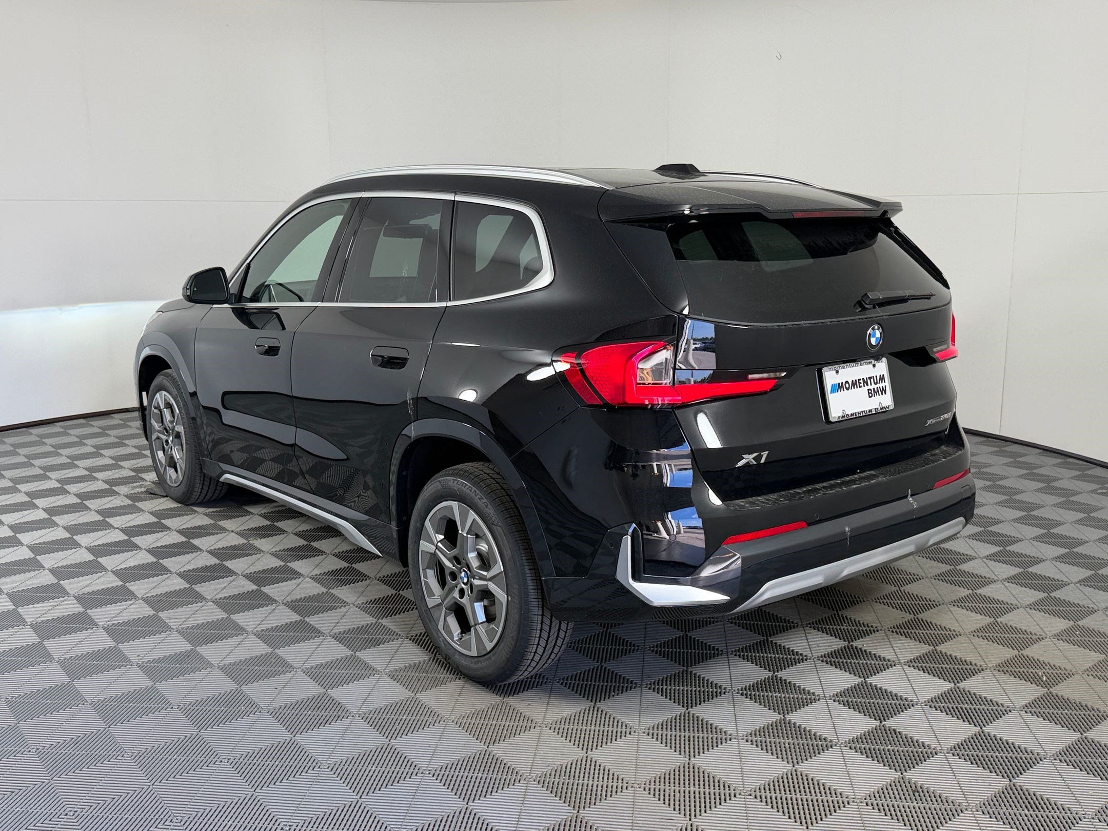 Used 2026 BMW X1 xDrive28i w/ Convenience Package AWD/4WD image 3