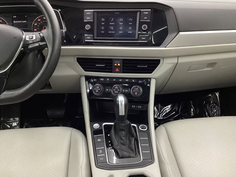 Used 2020 Volkswagen Jetta SE w/ SE Cold Weather Package image 30