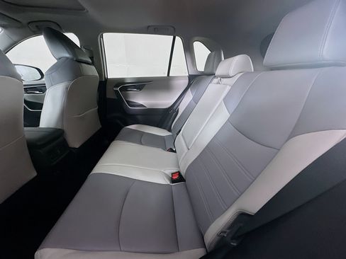 Used 2019 Toyota RAV4 Limited image 29