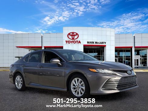 Used 2024 Toyota Camry LE w/ Convenience Package FWD image 4