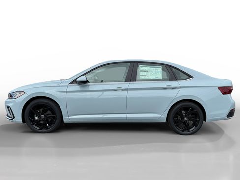 New 2025 Volkswagen Jetta SE image 2