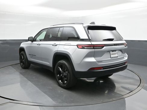 New 2025 Jeep Grand Cherokee Laredo image 5