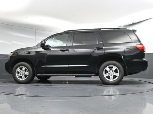 Used 2017 Toyota Sequoia SR5 image 31