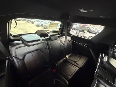 Used 2019 Ford Expedition Limited w/ Equipment Group 301A AWD/4WD image 20