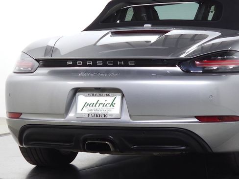 Used 2018 Porsche 718 Boxster RWD image 13