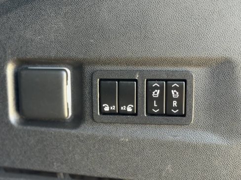 Used 2022 Chevrolet Suburban RST w/ Sport Performance Package AWD/4WD image 15