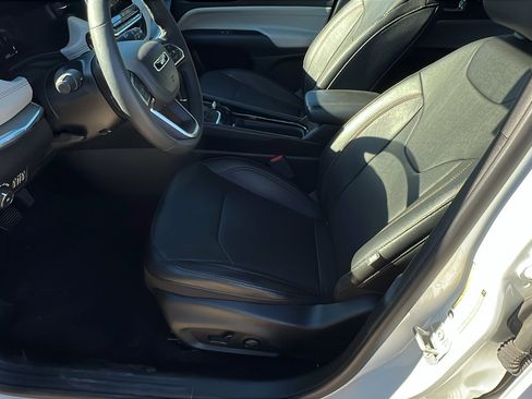 Used 2024 Jeep Compass Limited w/ Elite Group image 17