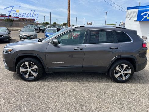 Used 2019 Jeep Cherokee Limited AWD/4WD image 2