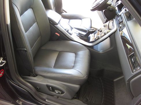 Used 2016 Volvo XC70 T5 Premier w/ Proximity Package image 39