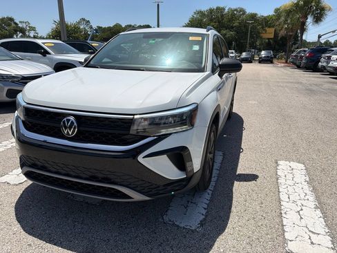 Certified 2022 Volkswagen Taos S FWD image 29