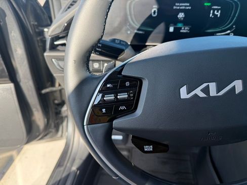 Certified 2023 Kia Niro EX image 16