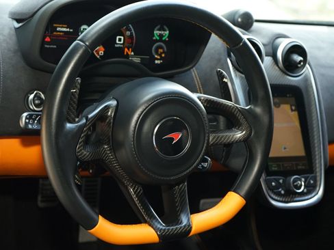 Used 2017 McLaren 570S RWD image 15