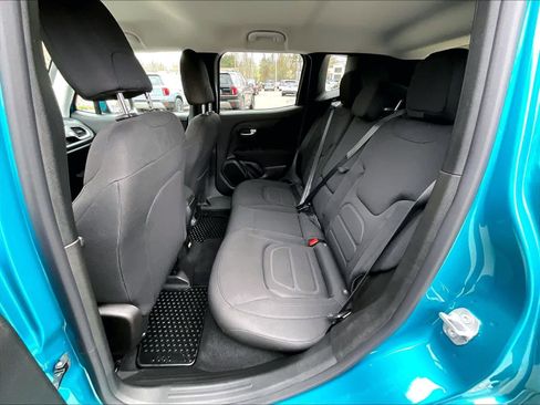 Used 2020 Jeep Renegade Latitude w/ Cold Weather Group image 15