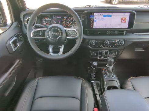 Used 2024 Jeep Wrangler Unlimited Sahara w/ Technology Group AWD/4WD image 14