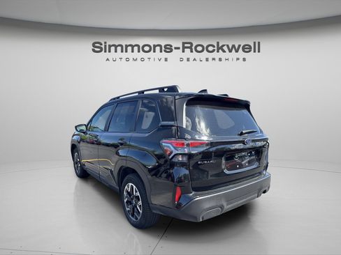 Used 2025 Subaru Forester Premium AWD/4WD image 2
