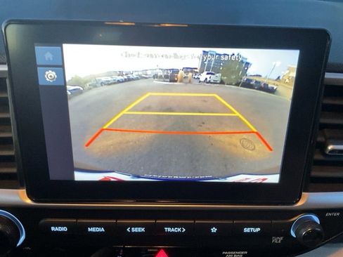 Used 2025 Hyundai Venue SEL FWD image 16
