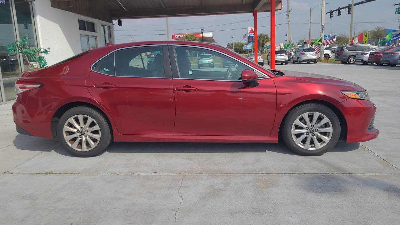 Used 2020 Toyota Camry LE FWD image 9