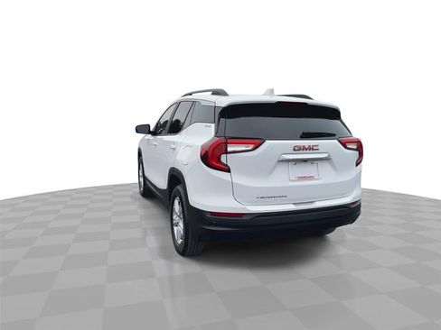 Used 2024 GMC Terrain SLE w/ Driver Convenience Package image 7