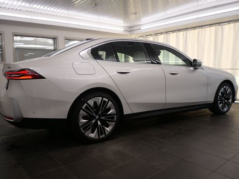 Used 2025 BMW 530i image 7