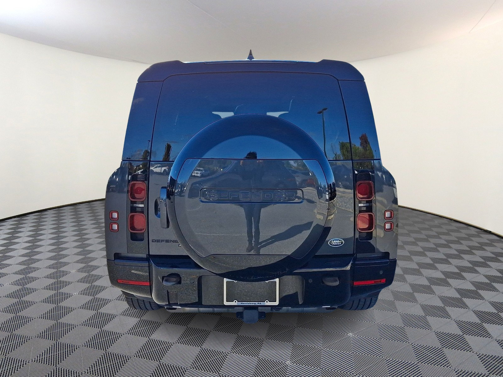 Used 2023 Land Rover Defender 130 X-Dynamic SE AWD/4WD image 3