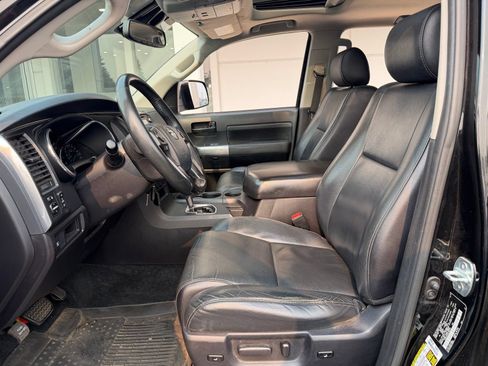 Used 2018 Toyota Sequoia TRD Sport AWD/4WD image 14