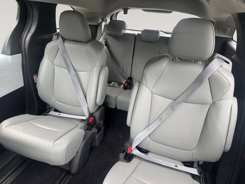 Used 2025 Toyota Sienna XLE w/ XLE Plus Package AWD/4WD image 13