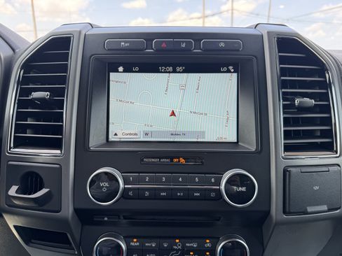 Used 2018 Ford Expedition XLT w/ Equipment Group 202A RWD image 13